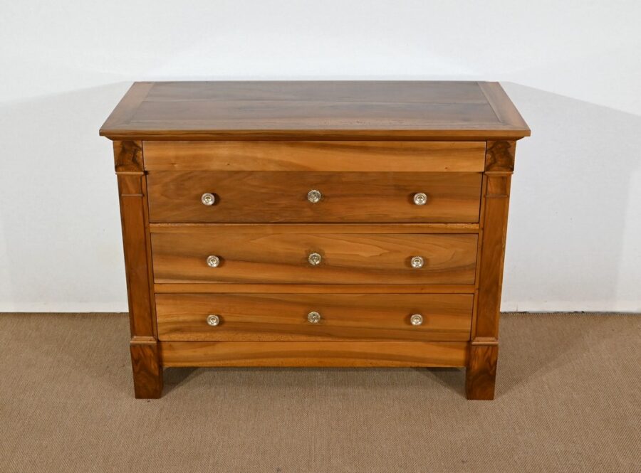 Petite Commode en Noyer massif, époque Directoire - Début XIXe