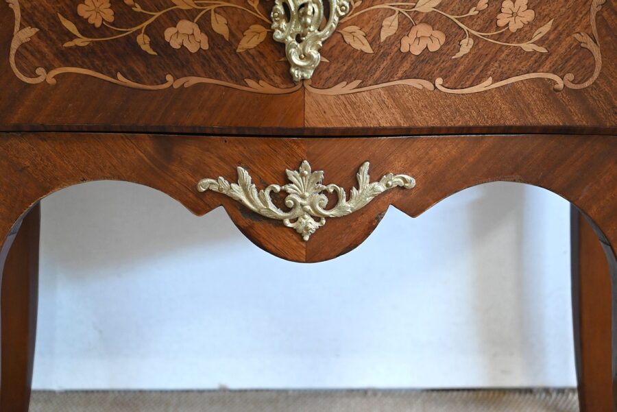 Petite Commode Vitrine en Acajou et Bois de Violette, style Louis XV – Fin XIXe – Image 12