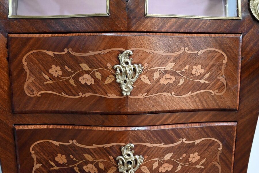 Petite Commode Vitrine en Acajou et Bois de Violette, style Louis XV – Fin XIXe – Image 9