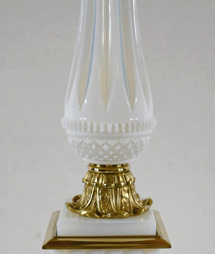 Importante Lampe en Opaline et Bronze, style Louis XVI – 1950 – Image 9