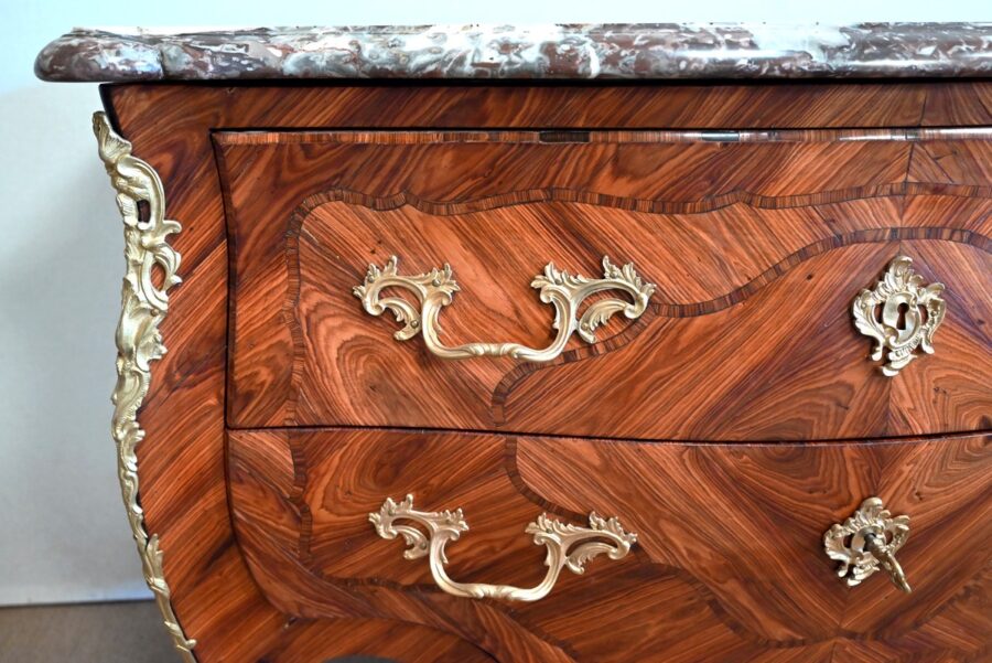 Commode Sauteuse, style Louis XV – 2ème moitié XIXe – Image 9