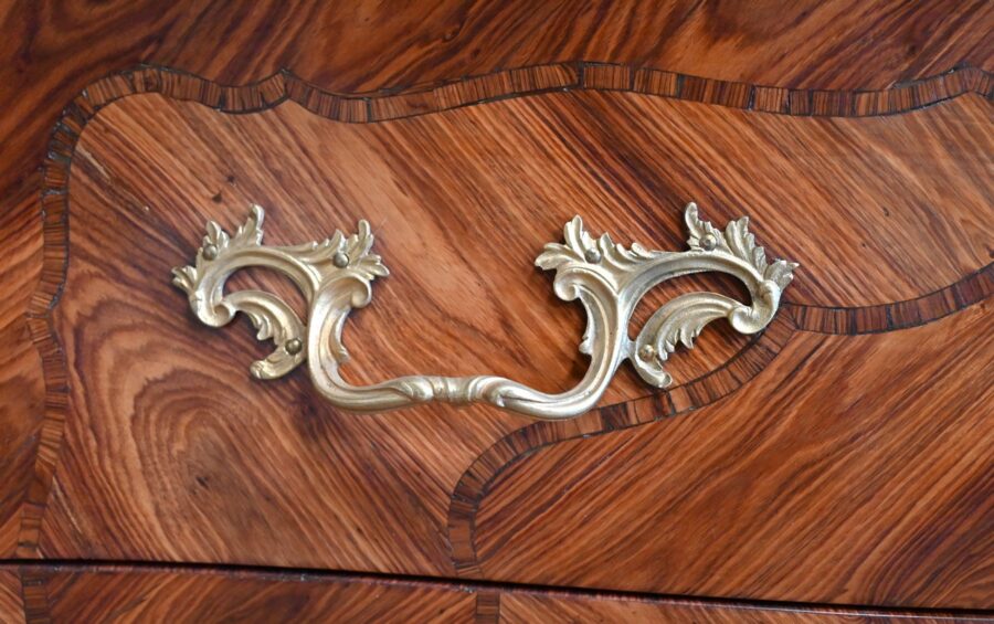 Commode Sauteuse, style Louis XV – 2ème moitié XIXe – Image 10