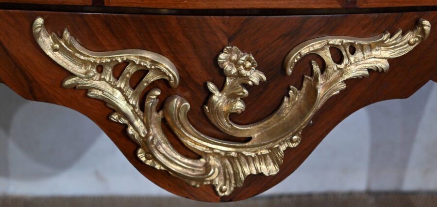 Commode Sauteuse, style Transition Louis XIV / Louis XV – Fin XIXe – Image 11