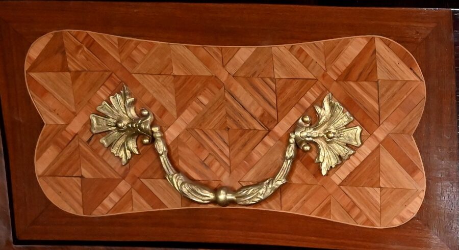 Commode Sauteuse, style Transition Louis XIV / Louis XV – Fin XIXe – Image 9