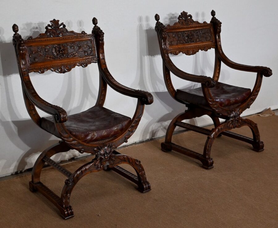 Paire d'importants Fauteuils Dagobert, Curule, goût Renaissance – Fin XIXe – Image 2