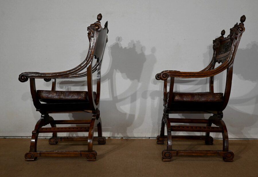 Paire d'importants Fauteuils Dagobert, Curule, goût Renaissance – Fin XIXe – Image 5