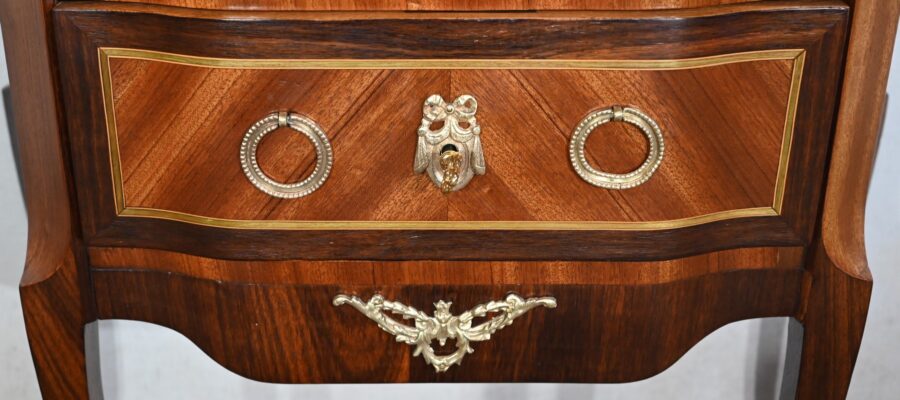 Petite commode d’Entre-deux, style Transition Louis XV / Louis XVI – Début XXe – Image 9