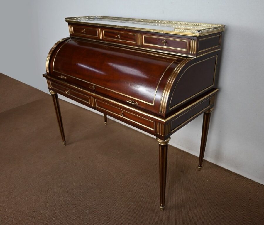Important Bureau Cylindre en Acajou, style Louis XVI, époque Napoléon III – 2ème moitié XIXe – Image 2