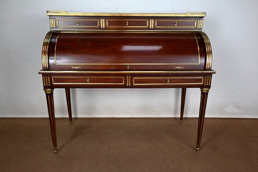 Important Bureau Cylindre en Acajou, style Louis XVI, époque Napoléon III – 2ème moitié XIXe – Image 3