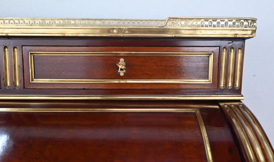 Important Bureau Cylindre en Acajou, style Louis XVI, époque Napoléon III – 2ème moitié XIXe – Image 11