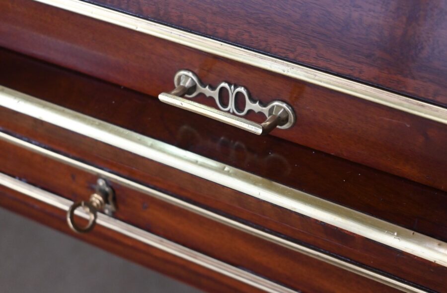 Important Bureau Cylindre en Acajou, style Louis XVI, époque Napoléon III – 2ème moitié XIXe – Image 13