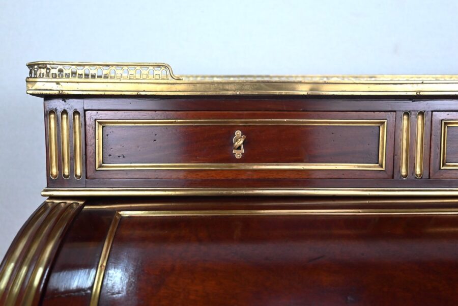 Important Bureau Cylindre en Acajou, style Louis XVI, époque Napoléon III – 2ème moitié XIXe – Image 8