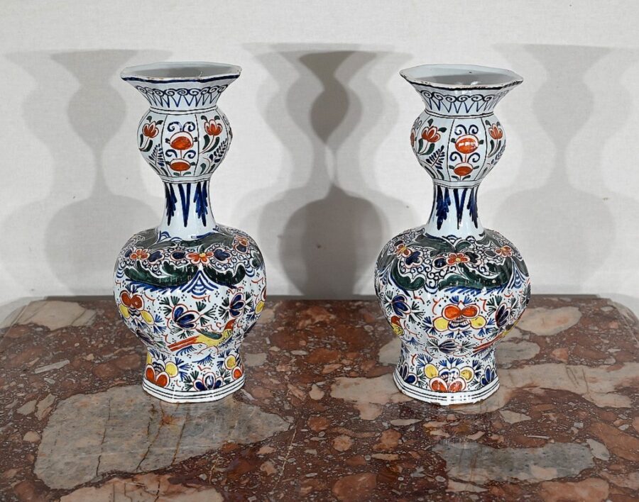 Paire de Vases en Faïence Polychrome de Delft – XIXe – Image 3