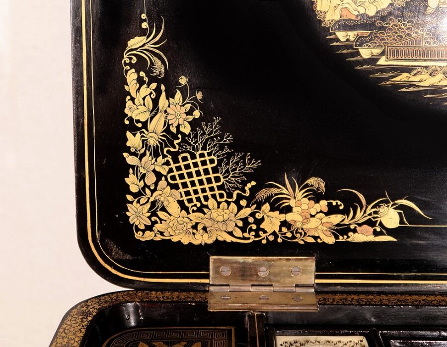 Travailleuse en bois noirci à décor asiatique, époque Napoléon III – Milieu XIXe – Image 11