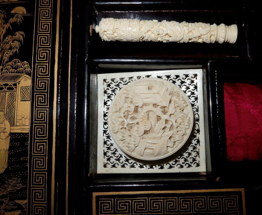 Travailleuse en bois noirci à décor asiatique, époque Napoléon III – Milieu XIXe – Image 14