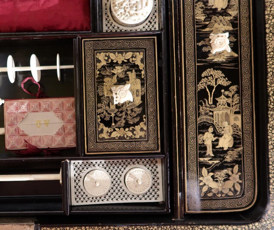 Travailleuse en bois noirci à décor asiatique, époque Napoléon III – Milieu XIXe – Image 17