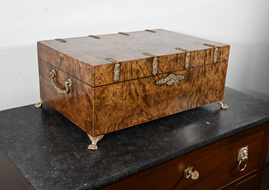 Important Coffret de Voyage en Loupe d’Orme, goût Restauration – 1ère partie XIXe