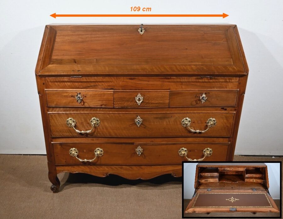 Commode Scriban en Noyer, époque Louis XV – XVIIIe