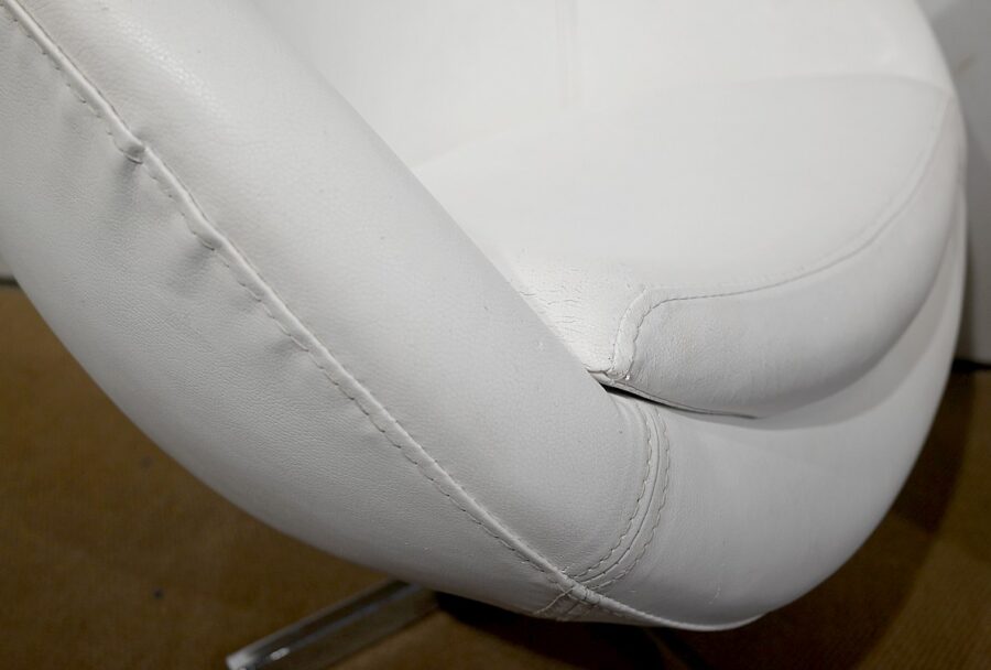 Paire de Fauteuils Boules en Simili Cuir – 1970 – Image 7
