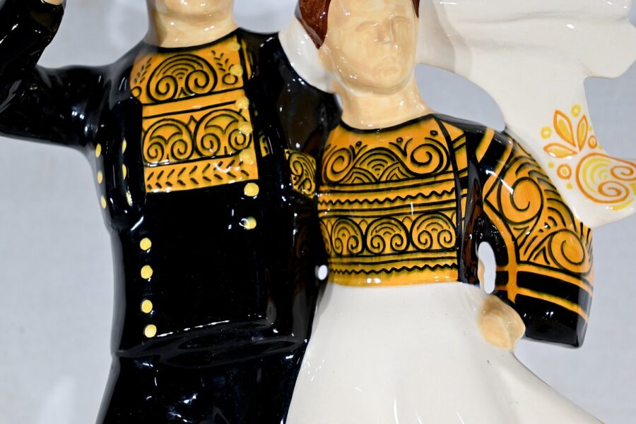 Faïence « Couple de Danseurs Bigoudens », de R.Micheau-Vernez, Manufacture Henriot Quimper – Milieu XXe – Image 10