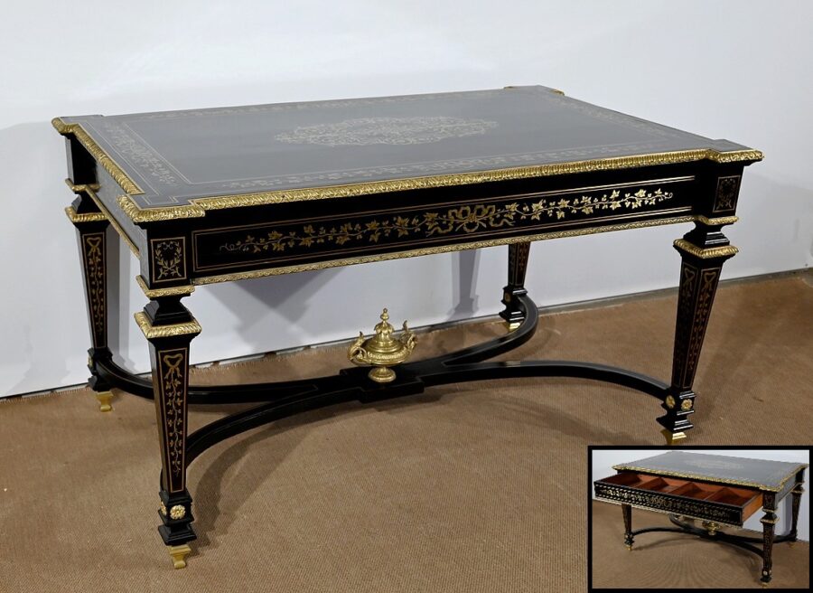Important Bureau toutes faces en Poirier Noirci, époque Napoléon III – Milieu XIXe