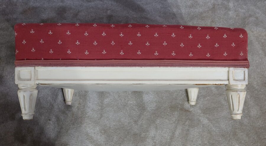 Paire de larges Bergères et Ottoman, style Louis XVI - XXe – Image 27
