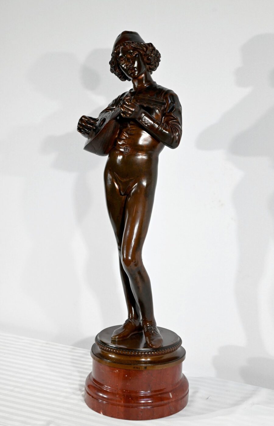 Bronze « Chanteur Florentin du XVe Siècle », signé P.Dubois – 1865 – Image 4