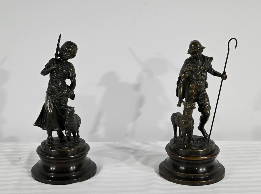 Bronzes « Le Berger et la Bergère », signés Laurini, d’après L & F. Moreau – Début XXe
