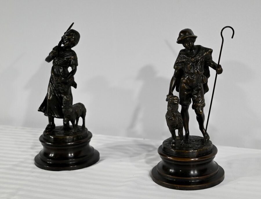 Bronzes « Le Berger et la Bergère », signés Laurini, d’après L & F. Moreau – Début XXe – Image 3