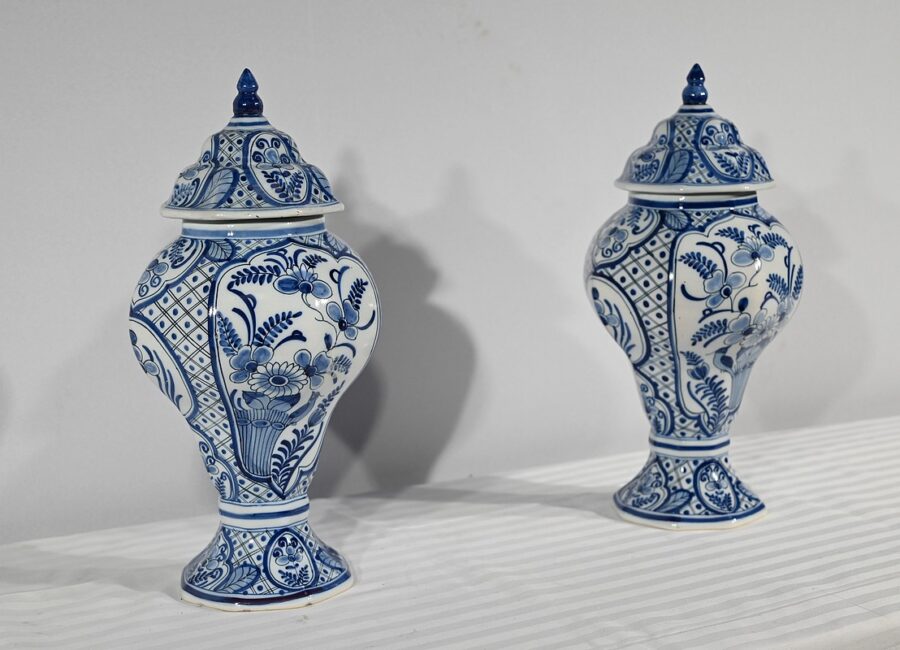 Paire de Vases en Faïence de Delft – Début XXe – Image 3