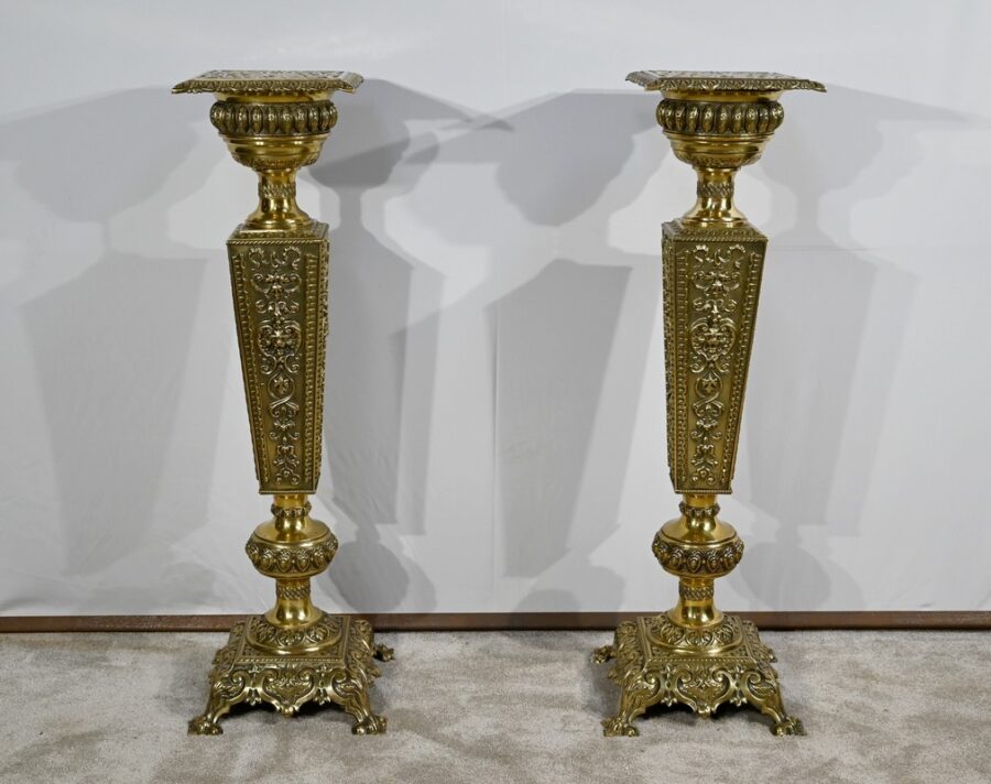 Paire de Gaines en Laiton, goût Louis XVI, époque Napoléon III – Milieu XIXe