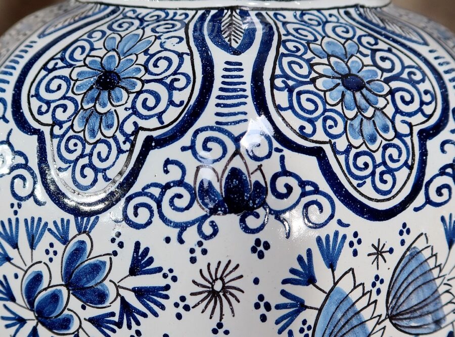 Paire de Vases en Faïence, dans le goût Delft – Fin XIXe – Image 12