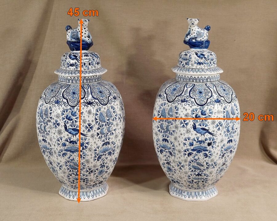 Paire de Vases en Faïence, dans le goût Delft – Fin XIXe – Image 18