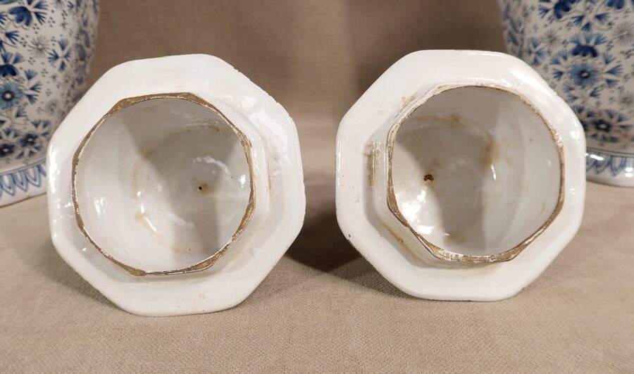 Paire de Vases en Faïence, dans le goût Delft – Fin XIXe – Image 20