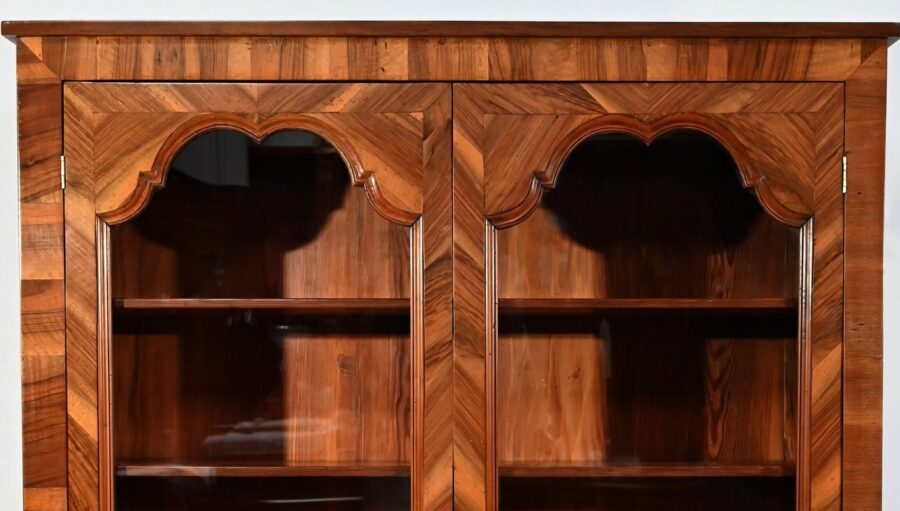 Étroite Bibliothèque en Noyer et Thuya, goût Louis XV – Fin XIXe – Image 5