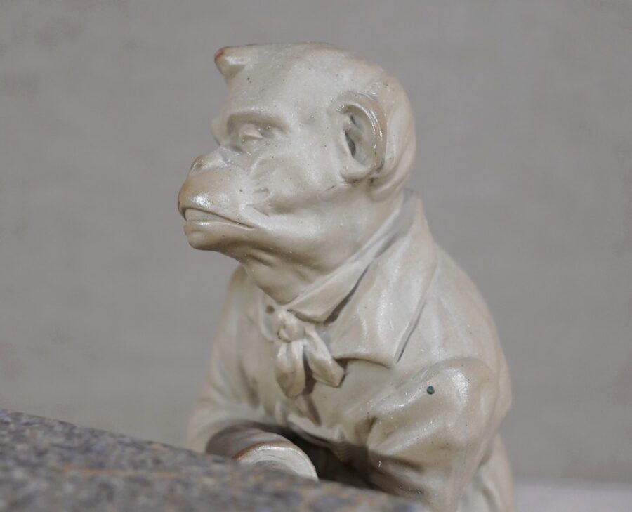 Pot à Tabac en Biscuit et Grès « Singe Mélomane », Manufacture Sarreguemines – Fin XIXe – Image 8