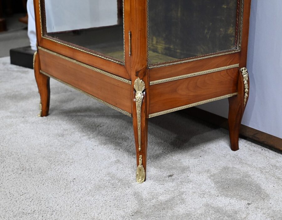 Petite Vitrine en Merisier Massif, Transition Louis XV / Louis XVI – Début XXe – Image 13