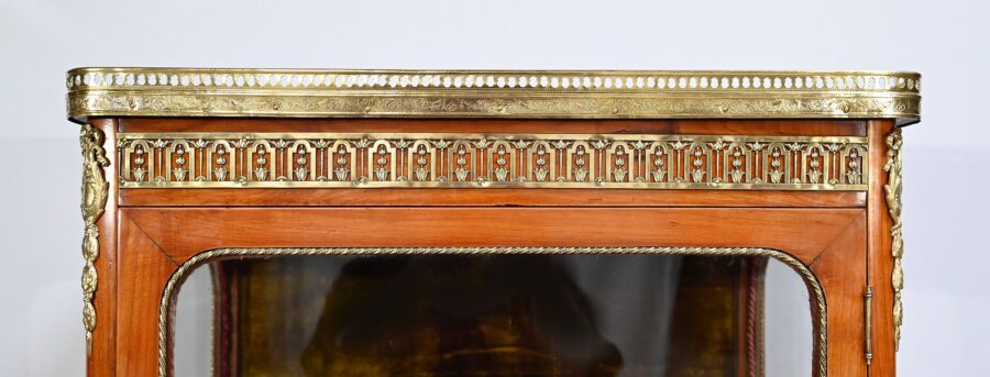 Petite Vitrine en Merisier Massif, Transition Louis XV / Louis XVI – Début XXe – Image 6