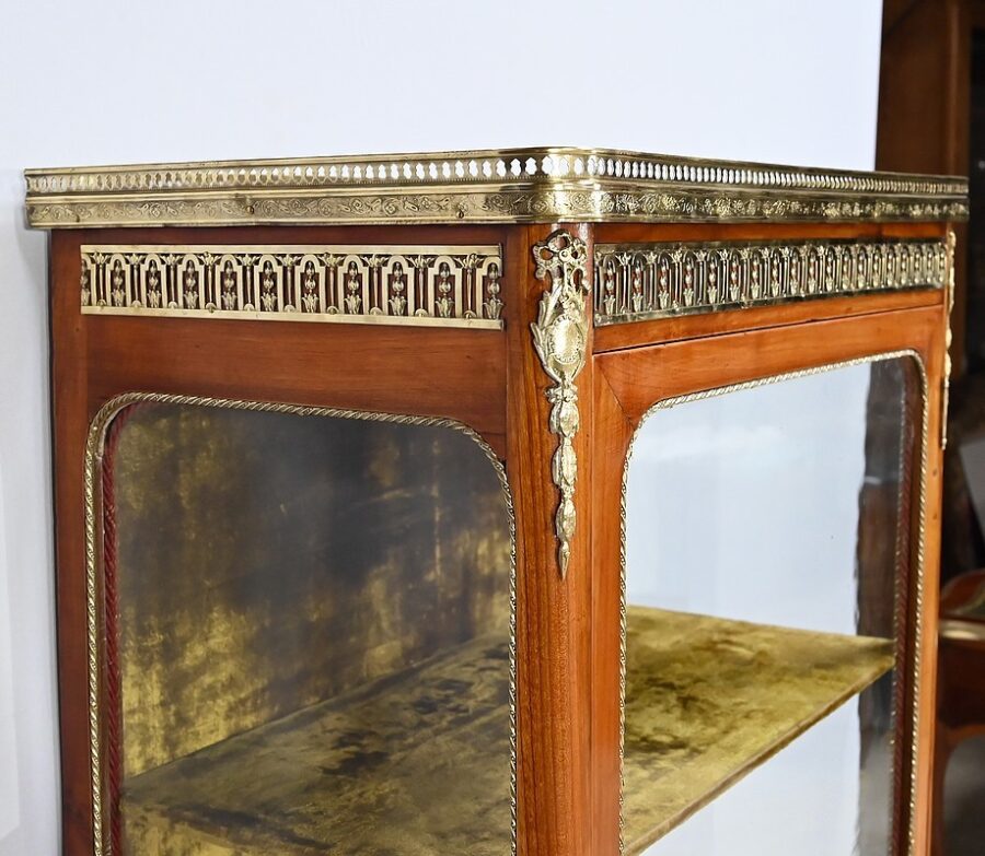 Petite Vitrine en Merisier Massif, Transition Louis XV / Louis XVI – Début XXe – Image 8