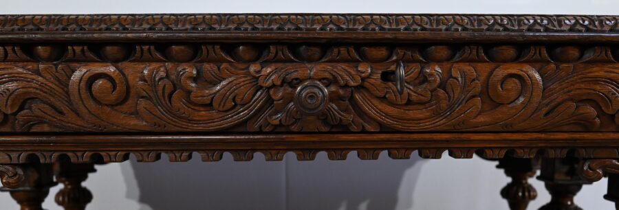 Table Bureau en Chêne, goût Renaissance Gothique – Fin XIXe – Image 9