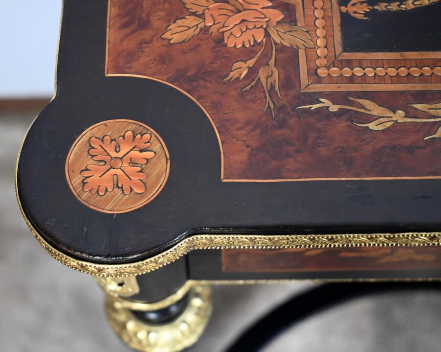 Petite Table en Poirier Noirci et Loupe de Thuya, style Louis XVI, époque Napoléon III – Milieu XIXe – Image 12