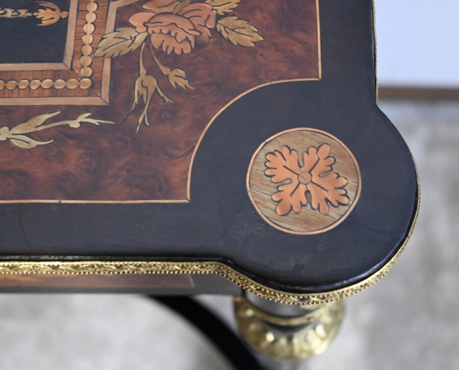 Petite Table en Poirier Noirci et Loupe de Thuya, style Louis XVI, époque Napoléon III – Milieu XIXe – Image 13