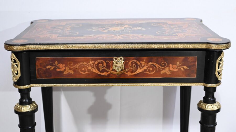 Petite Table en Poirier Noirci et Loupe de Thuya, style Louis XVI, époque Napoléon III – Milieu XIXe – Image 15