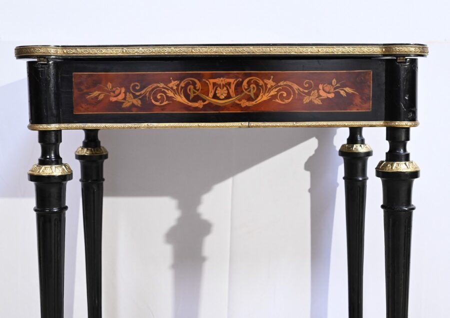 Petite Table en Poirier Noirci et Loupe de Thuya, style Louis XVI, époque Napoléon III – Milieu XIXe – Image 29