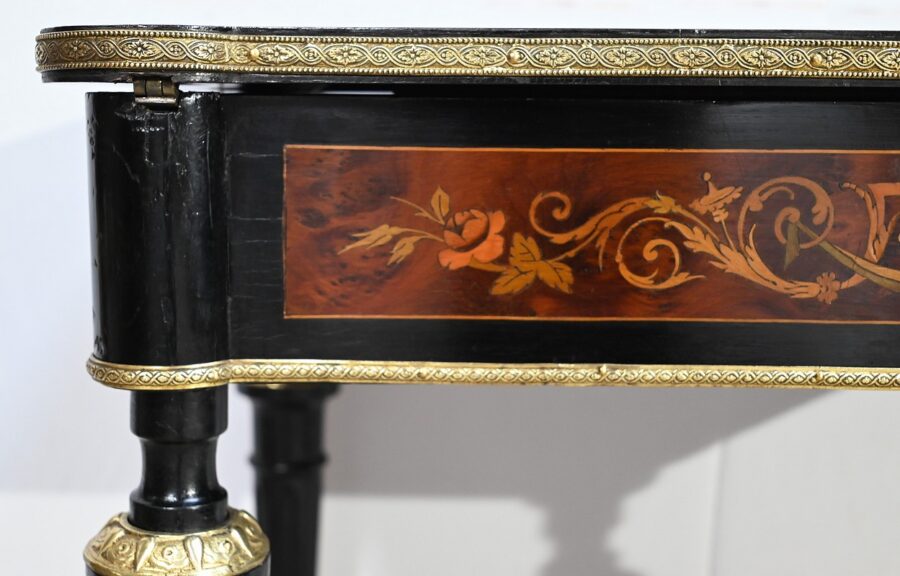 Petite Table en Poirier Noirci et Loupe de Thuya, style Louis XVI, époque Napoléon III – Milieu XIXe – Image 30
