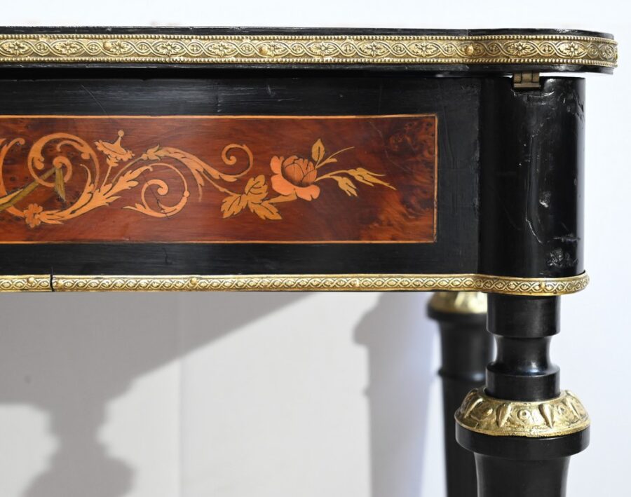 Petite Table en Poirier Noirci et Loupe de Thuya, style Louis XVI, époque Napoléon III – Milieu XIXe – Image 31