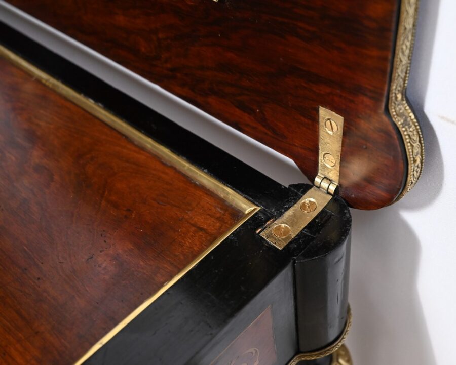 Petite Table en Poirier Noirci et Loupe de Thuya, style Louis XVI, époque Napoléon III – Milieu XIXe – Image 35
