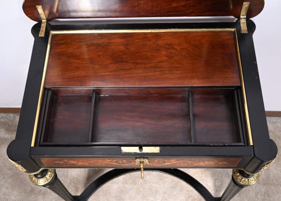 Petite Table en Poirier Noirci et Loupe de Thuya, style Louis XVI, époque Napoléon III – Milieu XIXe – Image 36