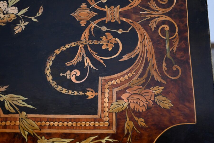 Petite Table en Poirier Noirci et Loupe de Thuya, style Louis XVI, époque Napoléon III – Milieu XIXe – Image 9