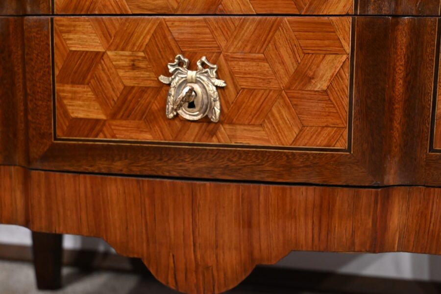 Petite Commode en Bois de Rose et Acajou, Transition Louis XV/Louis XVI - 2ème Partie XIXe – Image 16